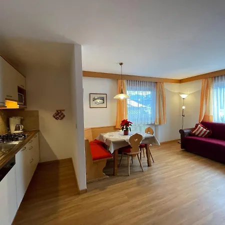 Apart Otel Lastei 3*