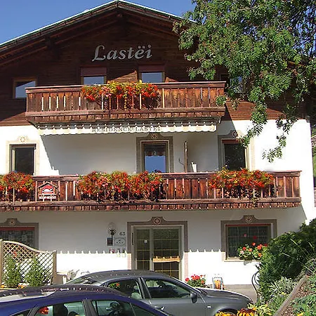 Apart Otel Lastei Urtijëi